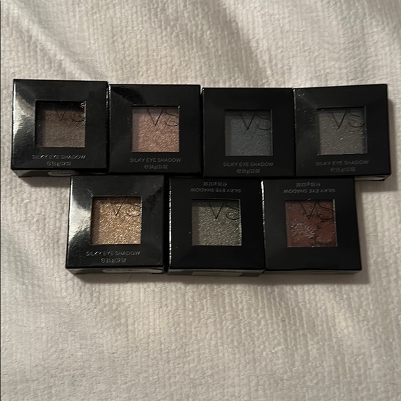 Victoria Secrets eyeshadow - Picture 1 of 1
